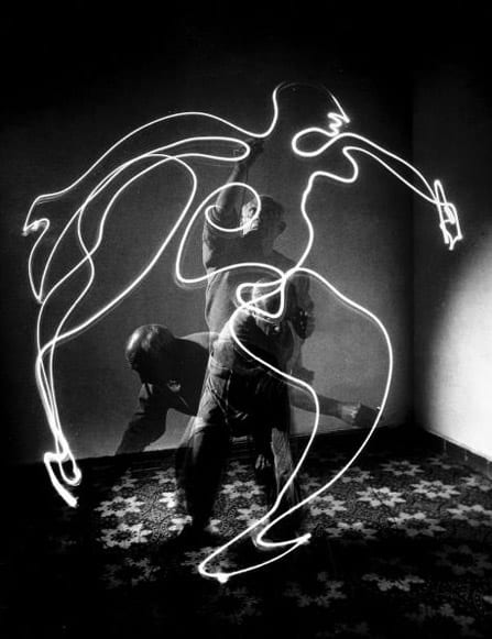 Picasso drawing with light in 1949. Photograph by Gjon Mili.