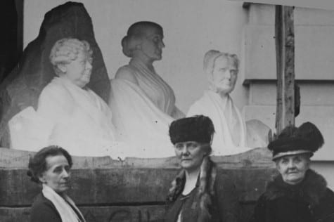 statue-at-unveiling